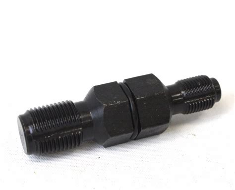 Using a Spark Plug Thread Chaser 的图像结果