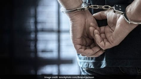 इंडिया कोऑपरेटिव बैंक से जुड़े गबन मामले में क्यों आया बीजेपी नेता के ...