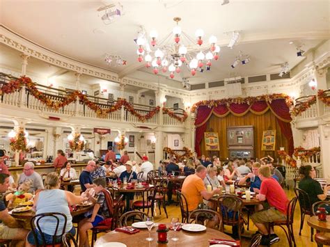 Where To Find Beer And Alcohol in Magic Kingdom - Disney Trippers