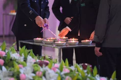 出殡送人什么礼物最新素材