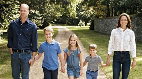 Prince William, Princess Kate Middleton & Their 3 Children Beam In New Christmas Photo | Access
