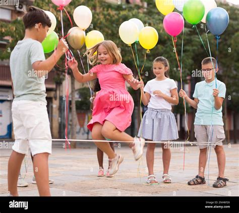 Parents and Kids Playing 的图像结果