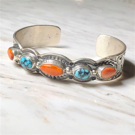 GENEVA RAMONE silver bangle set with 5 spiny oyster&turquoise | NOIR ONLINE