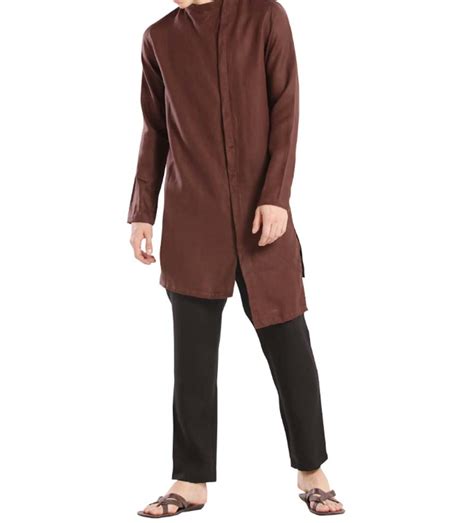 This Saif Ali Khan kurta is a summer must-have in your wardrobe