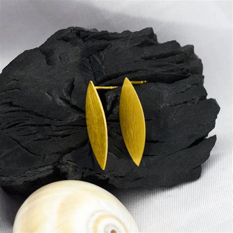 Tear Drop Stud Earrings – OnetabyDSG