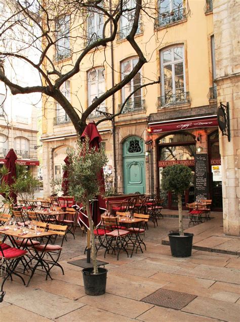 Outdoor French Cafe. So loved eating a such quaint little places like this while in Europe. sigh ... - painting of quaint french cafe