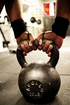 swing crossfit 4 common kettlebell swing errors made by crossfitters swing crossfit 4 common kettlebell swing errors made by crossfitters