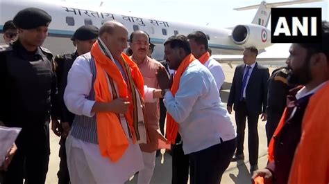 Defence Minister Rajnath Singh arrives in Bengaluru to attend Aero ...