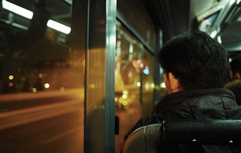 女人梦见坐别人开的车说明什么 女人梦到坐别人开的车有什么预兆 - 万年历