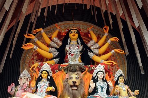 Durga Puja in Kolkata | Maa Durga Pandals Preparation Photos Images