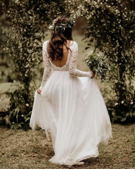 Fall Wedding Dresses: 18 Bridal Ideas + FAQs