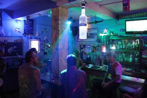 Head To Dali Bar For Trippy Vibes And Chill Ambiance
