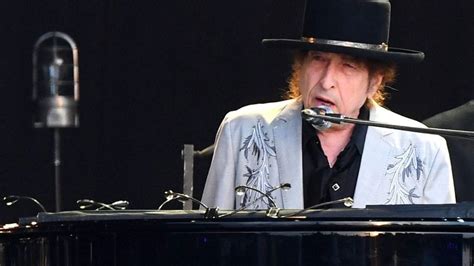 Bob Dylan Net Worth: How Much Is The Legendary Singer Worth? - OtakuKart