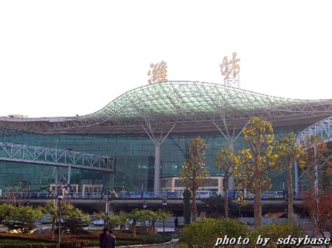 新潍坊火车站广场建成 成代表潍坊城市新地标 图片新闻 烟台新闻网 胶东在线 国家批准的重点新闻网站