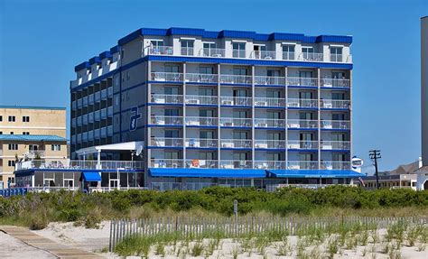 Adventurer Oceanfront Inn in Wildwood Crest} | Groupon Getaways