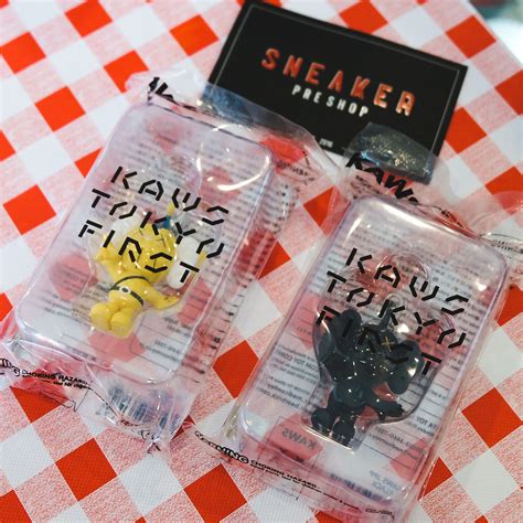 Kaws Tokyo First JPP Keychain | LINE SHOPPING