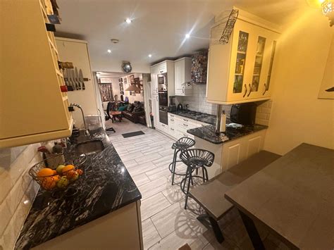 The Studio Next Door2 - less than 4 mins from Elstree and Sky Studios ...