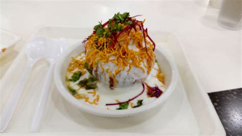 go2india.in : Raj kachori a popular fast food in India