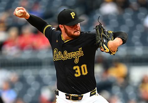 Pirates' Paul Skenes seen doing odd activity before game