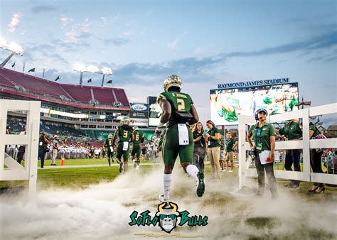 45 – Temple vs. USF 2017 – USF RB D’Ernest Johnson by Dennis Akers ...