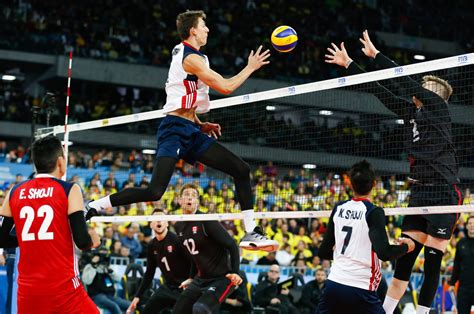 Height of Men'S Volleyball Net: Official Standards & Info