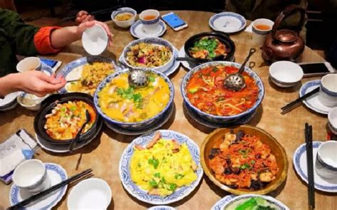 北京本地人经常去的小馆子味道怎么样——小荣酒家-真探高文麒-真探高文麒-哔哩哔哩视频