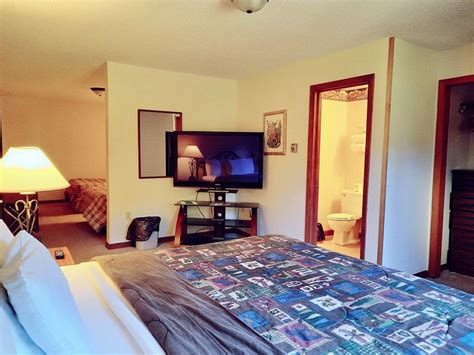 NORTH IRONWOOD ACRES (BLACK RIVER LODGE) - Lodge Reviews, Photos, Rate ...