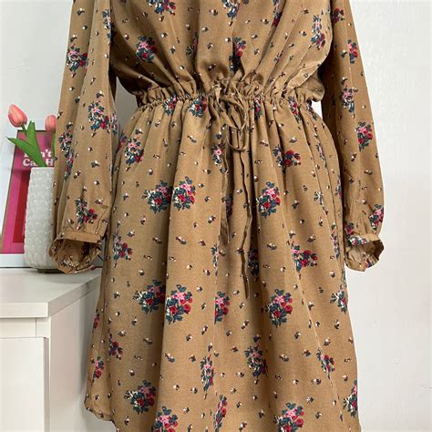 SAND FLORAL DRESS - BUST 36 – Outdated