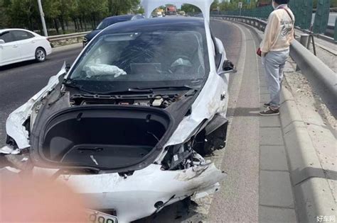 特斯拉又出事故，美国男子炫耀特斯拉自动驾驶功能，结果死于车祸_腾讯新闻