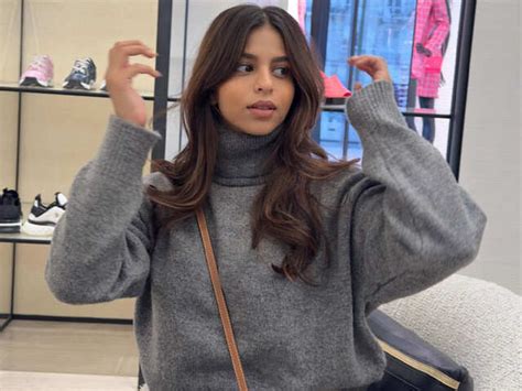 6 Ways to Stop Your Hair From Getting Static and Frizzy This Season ...