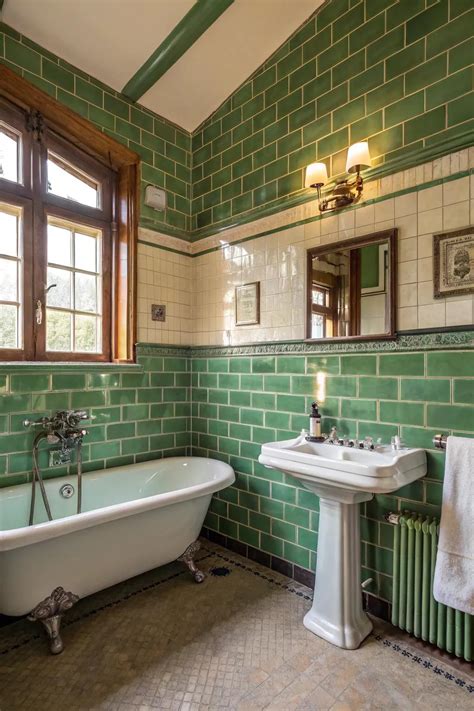 18+ Charming Vintage Bathroom Tile Ideas