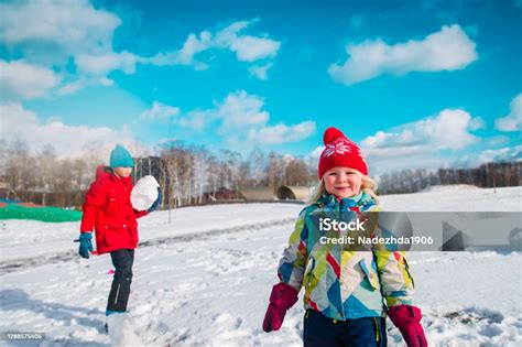 Play in the Snow 的图像结果