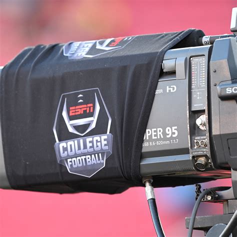 'World's Hottest Cop' Turns Heads With New Photo - The Spun