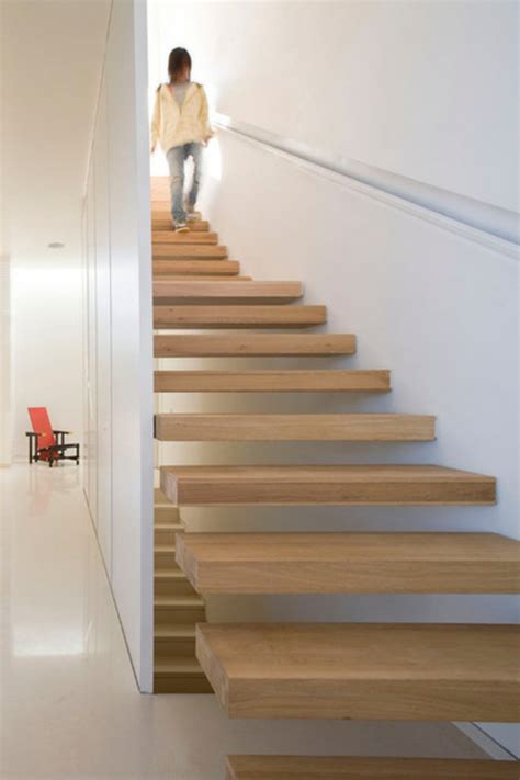 室内，木制的楼梯 照片素材 - FreeImages.com