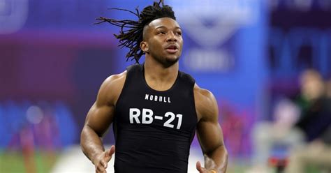 Simulcam: Jeremiyah Love pulls away from Saquon Barkley in 40-yard dash HD Wallpaper Aesthetic