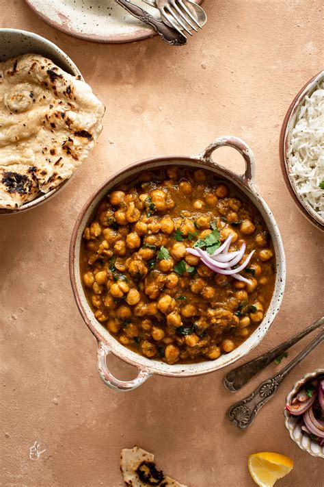 Chana Saag (Indian Chickpea Spinach Curry) | J Cooking Odyssey