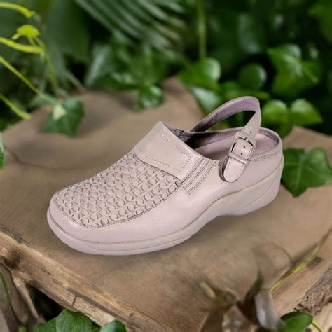 24 Hour Comfort Madisson Women's Wide Width Leather Clogs | SHEIN USA