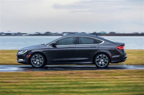2015 Chrysler 200 Review - Automobile Magazine