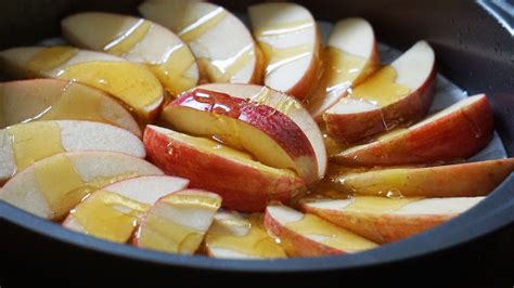 Apples-and-Honey Upside-Down Cake For Rosh Hashanah | POPSUGAR Food