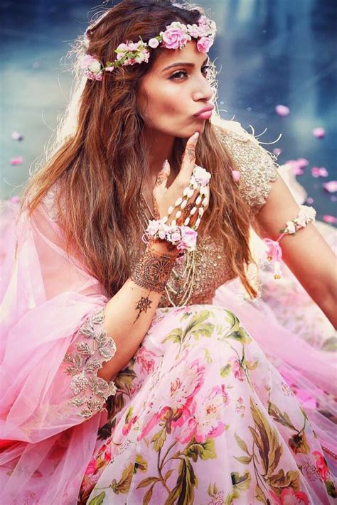 19 delicate Arabic mehandi designs for brides-to-be | Vogue India