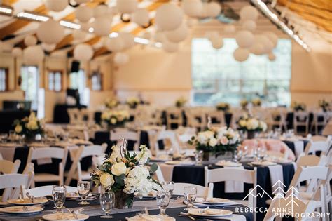 Pickering Barn Wedding // Annie & Devon | Seattle Wedding Photographer