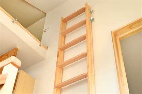 実際に付けてみた！木製ロフトはしごのお部屋実例｜北欧の森