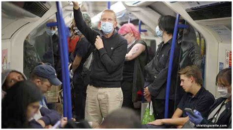 UK Govt orders face mask compulsory on public transport from 15th June