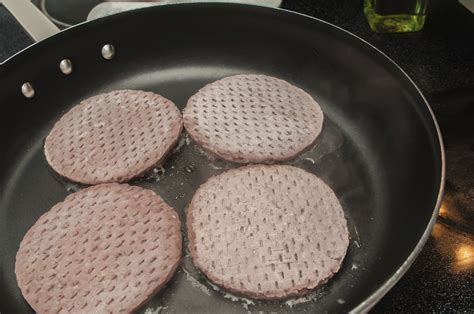 How to Cook Frozen Beef Patties in a Frying Pan | Livestrong.com ...