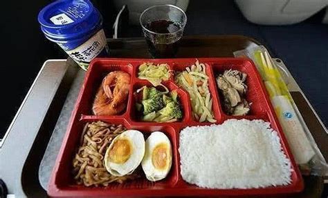 高铁上遇到了午餐盒饭65元，终于在价格上超过了日本新干线的便当