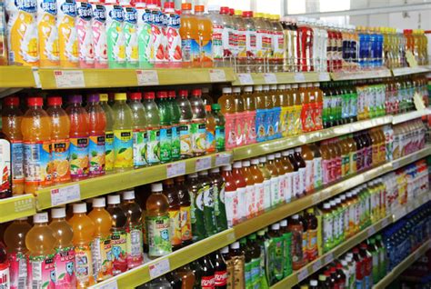 超市饮料品种,超市饮料区,各种瓶装饮料图片大全_大山谷图库
