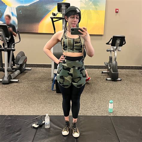 TW Pornstars - 2 pic. 🔞Rayray Sugarbutt🔞 ️ XBIZ Miami 5/15. Twitter. lol hi Im rayray I'll be ...