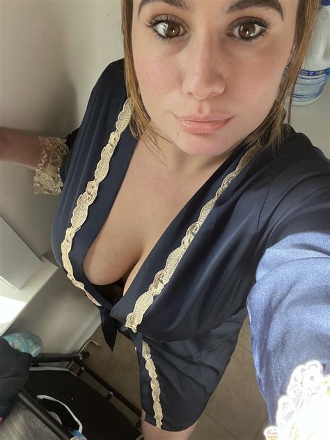 [F29] Can it just be cleavage? Or is that not welcome. : r/downblouse