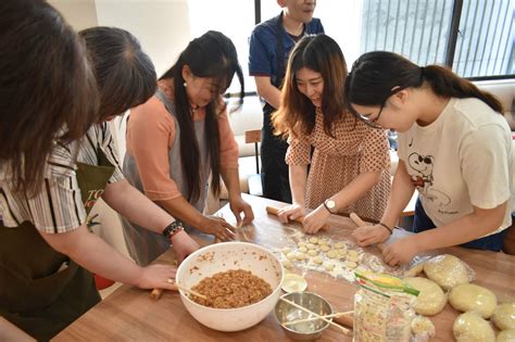 学做中国料理品尝中华味道：大阪产业大学孔子学院开办中国料理体验课