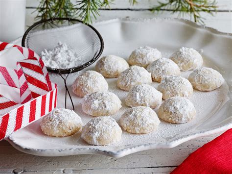 Delicious Polvorones Recipe: Mexican Wedding Cookies